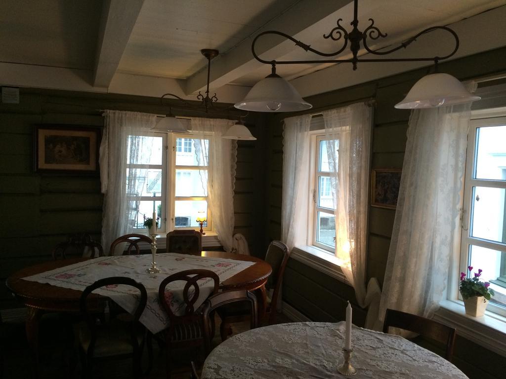Gjestehuset Ibsen Гримстад Екстериор снимка