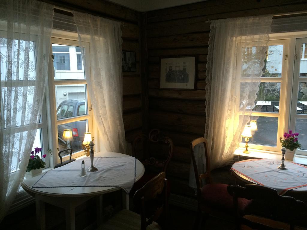 Gjestehuset Ibsen Гримстад Екстериор снимка